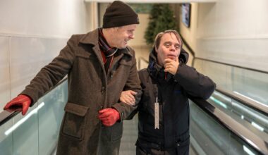 Budsjettpartnerne bevarer Laxevaag seniorsenter og beholder støttekontakter: – Er et lite skritt, men kampen er ikke over - Bergensavisen