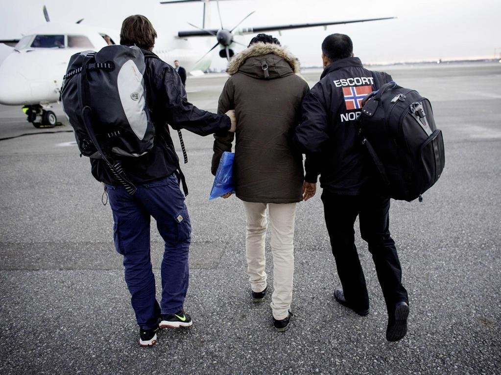 Asylsøkere, Asylpolitikk | EU-enighet om strengere regler for asylsøkere