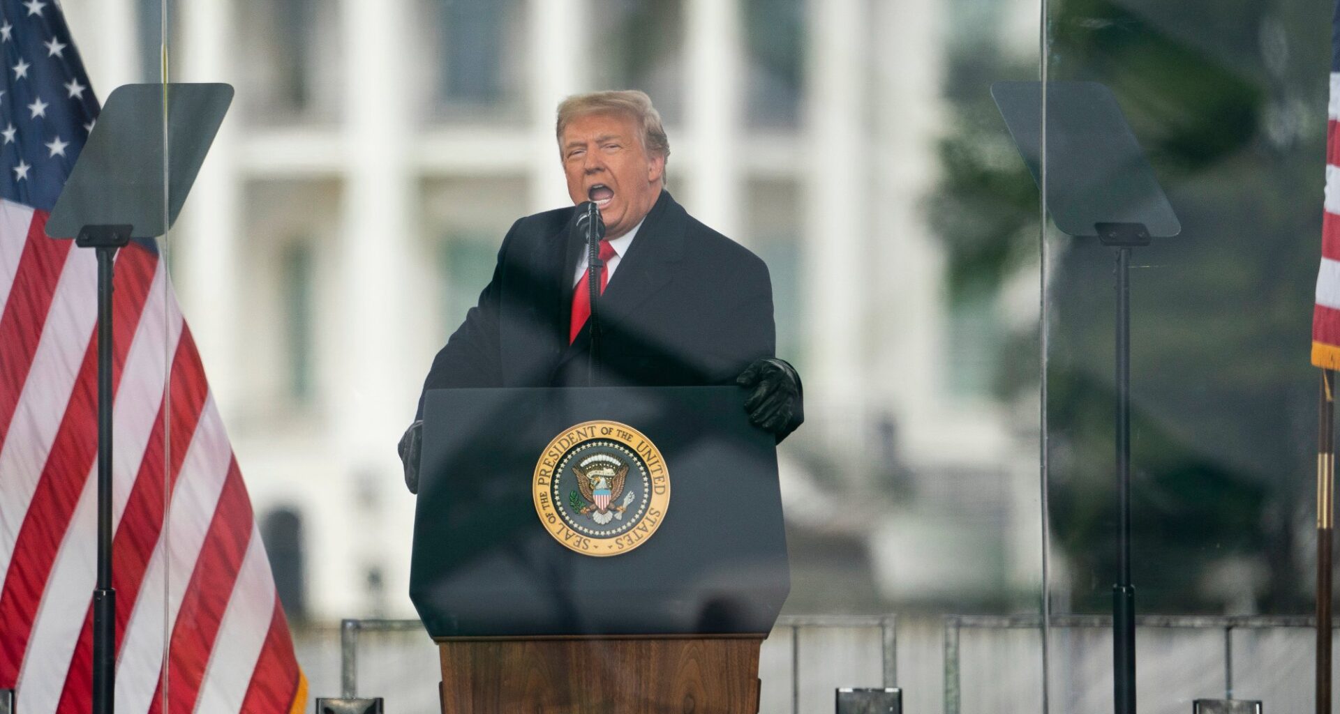 NRK, BBC | Donald Trump med milliardsøksmål mot BBC – dette svarer NRK