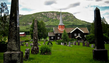 Hvorfor står det så mange gamle «egyptiske» obelisker på norske kirkegårder?