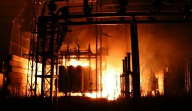 Ett av Russlands største oljeraffineri truffet