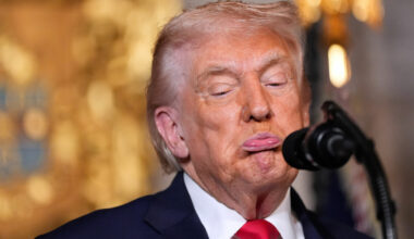 AP: Trump avskjediger 29 ambassadører