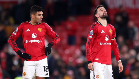 Casemiro og Bruno Fernandes ser fortvilt ut etter 1-1 mot West Ham på Old Trafford, 4. desember 2025.