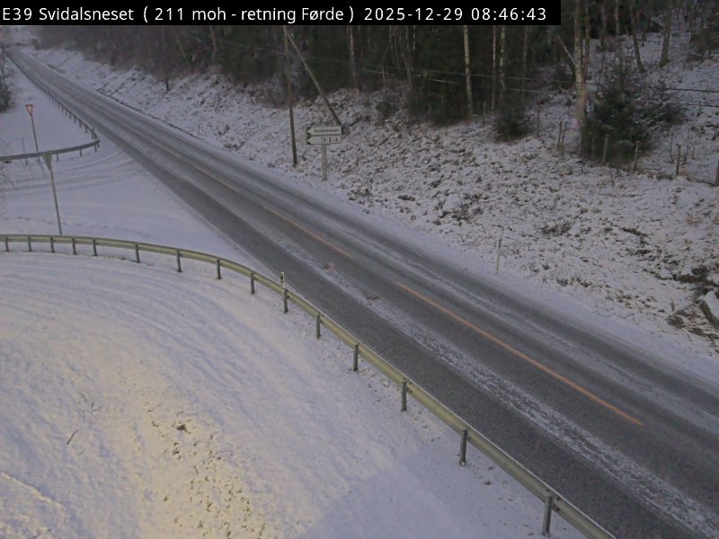Sunnfjord, Trafikk | Glatt føre skapte trafikkuhell på Jølstravegen - Firda