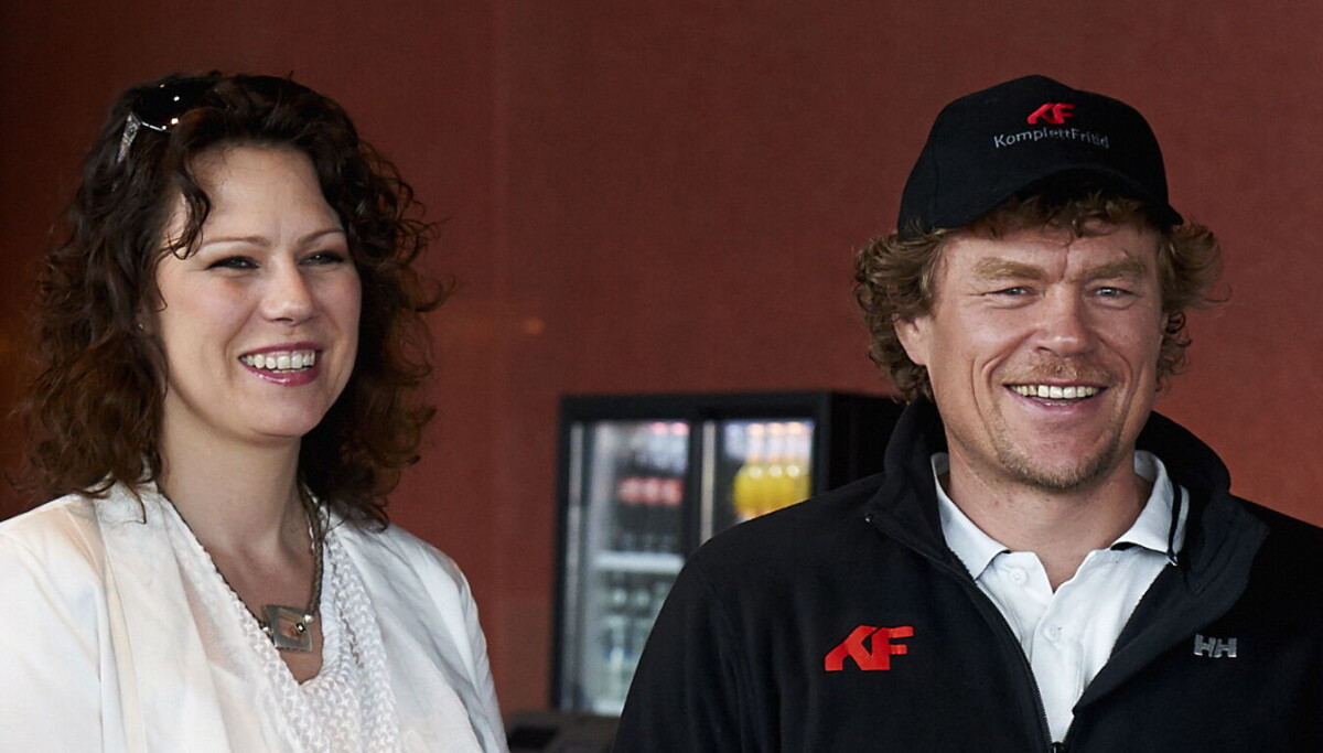 Pastor ba for Lars Monsen og Trine Rein foran stor forsamling