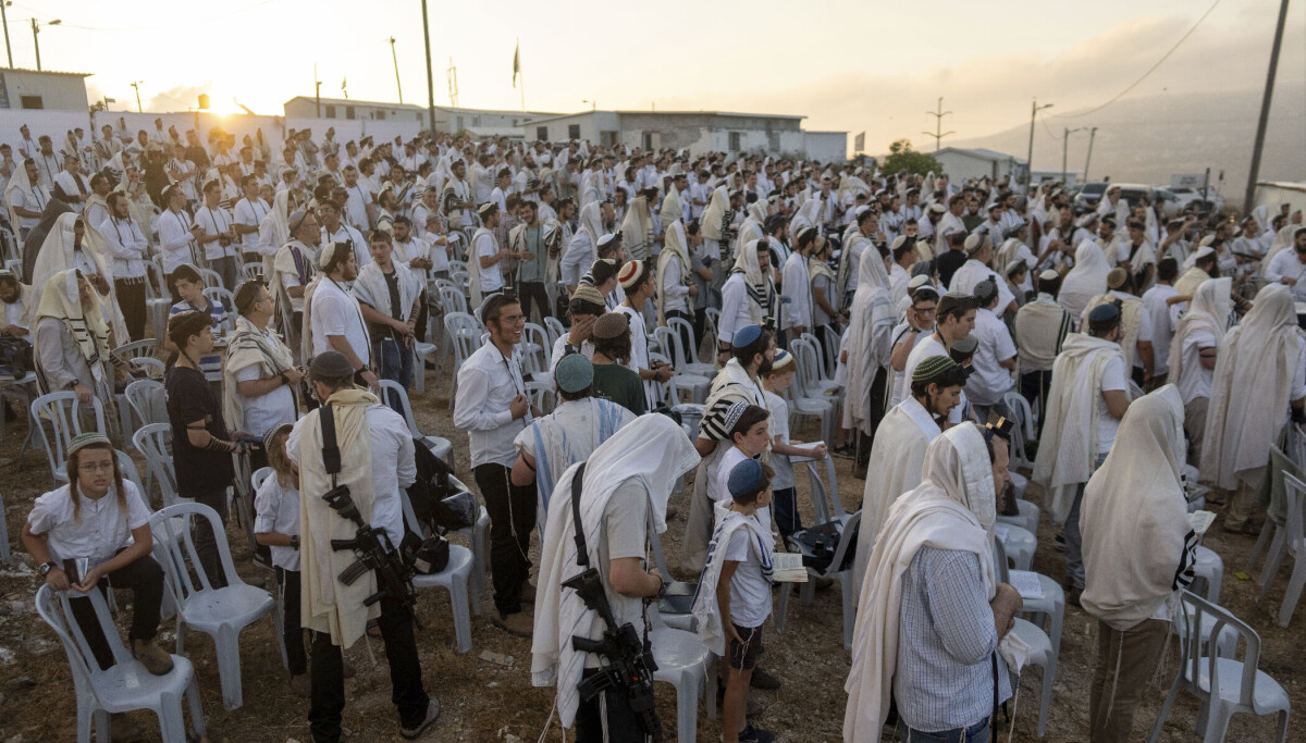 Vebjørn Selbekk og Asgeir Ueland snakker om bosettere i Dagen-podkast