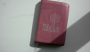 Forbyr turister å ta med bibler inn i landet