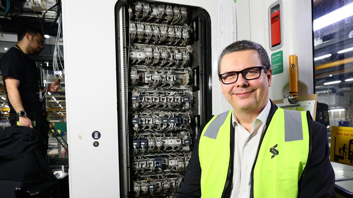 28 T-banetog er nå bygget om og klare for å kjøre med nytt signalanlegg. Her er Siemens norgessjef Birger Steffensen.