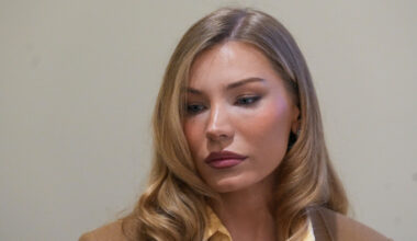 På plass i retten: - Låste soveromsdøra mi