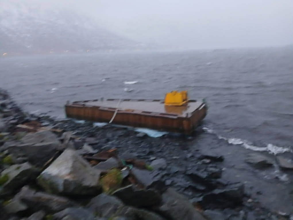 Vær, Lofoten | Gult farevarsel sendt ut: – Her kan det komme 15 meter høye bølger