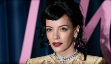 Lily Allen: Selger album som sexleketøy