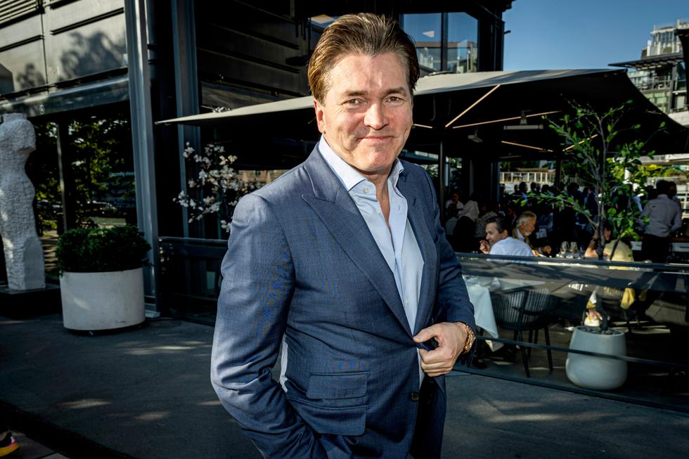 Fredly laster opp: Kjøper aksjer på billigsalg