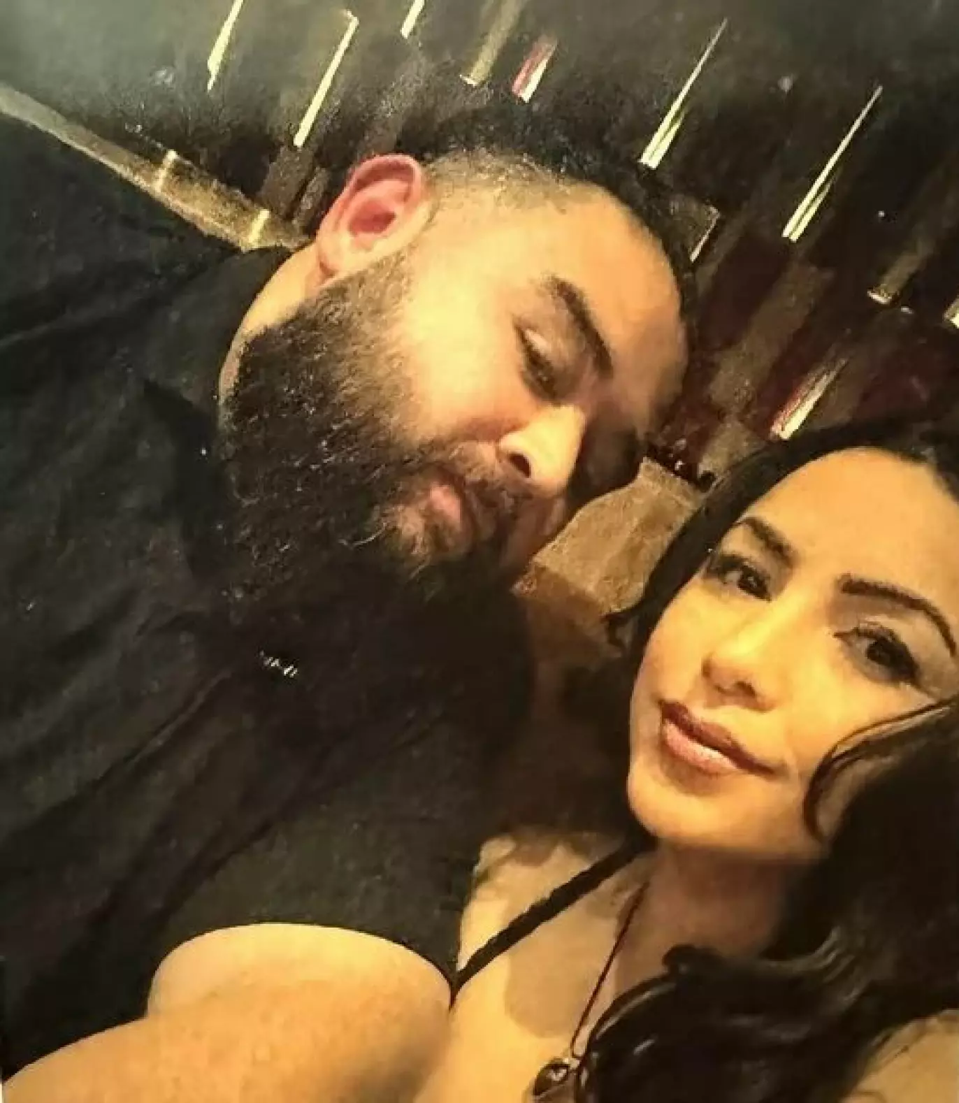 SELFIE: Michael Virgil og forloveden Connie Aguilar, som har saksøkt Royal Caribbean etter dødsfallet. Foto: Handout