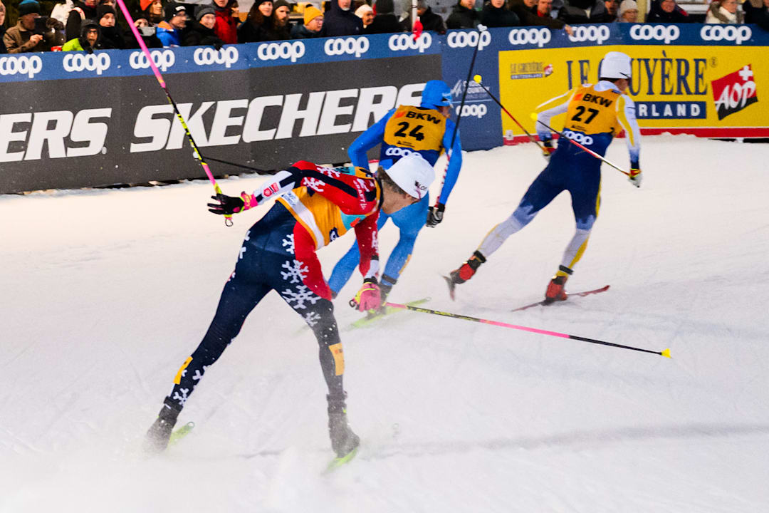 Sjokkexit for en rasende Johannes Høsflot Klæbo på sprinten i Davos – Oskar Opstad Vike ble nummer tre bak Lucas Chanavat og Federico Pellegrino