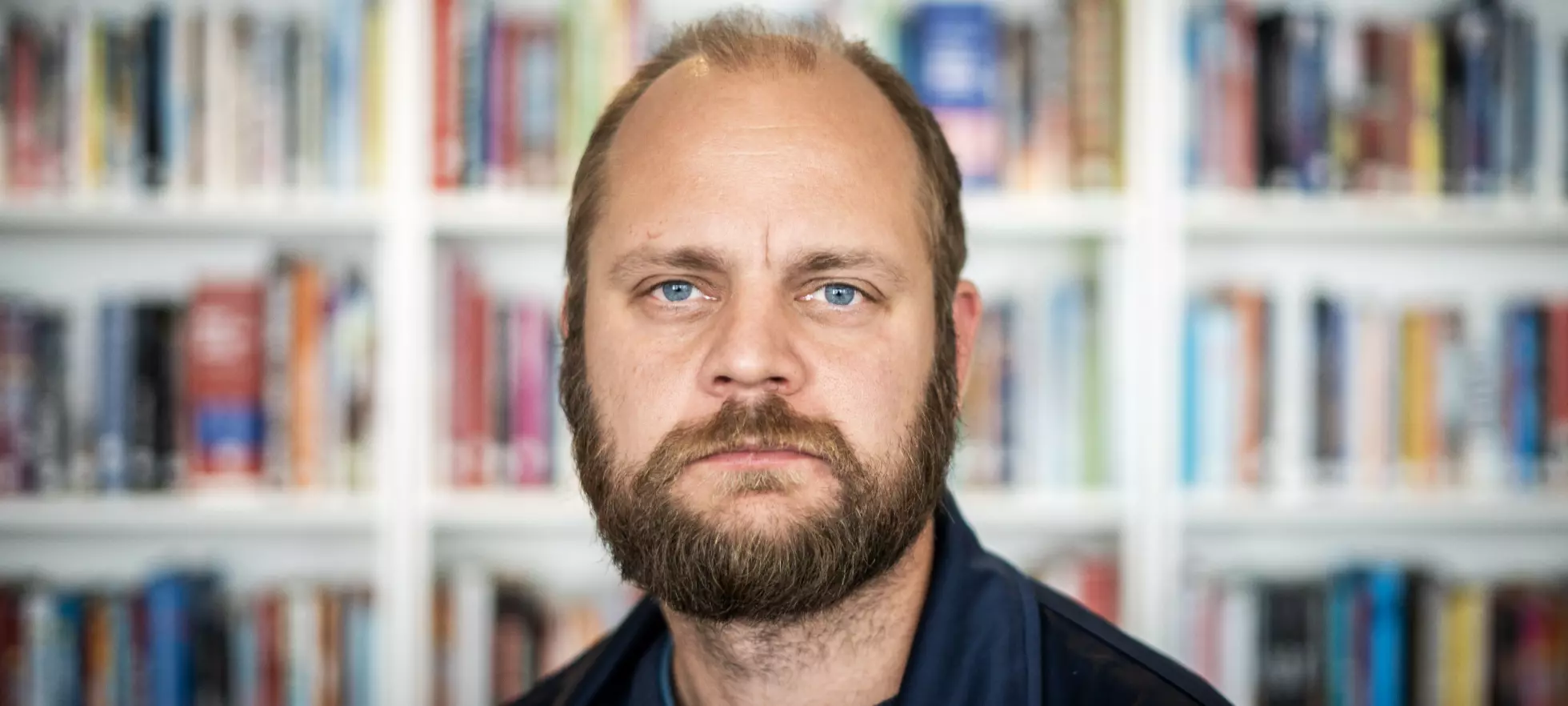 Raser: - En fot i grava