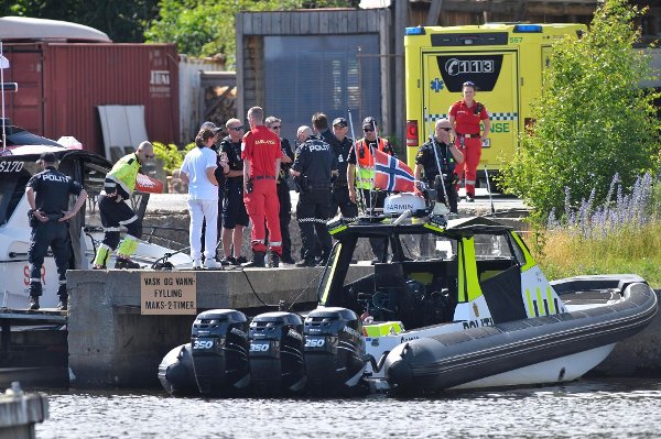 Nødetatene samlet seg ved Hurumhavna båtforening.