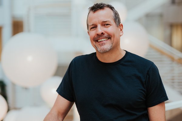 EKSPERT: Karl-Fredrik Tangen er ekspert på bærekraft og markedsføring, og jobber som førstelektor på institutt for markedsføring ved Høyskolen Kristiania.  Lei av ord som «bærekraftig» og «miljøvennlig»? Det kan det være god grunn til.