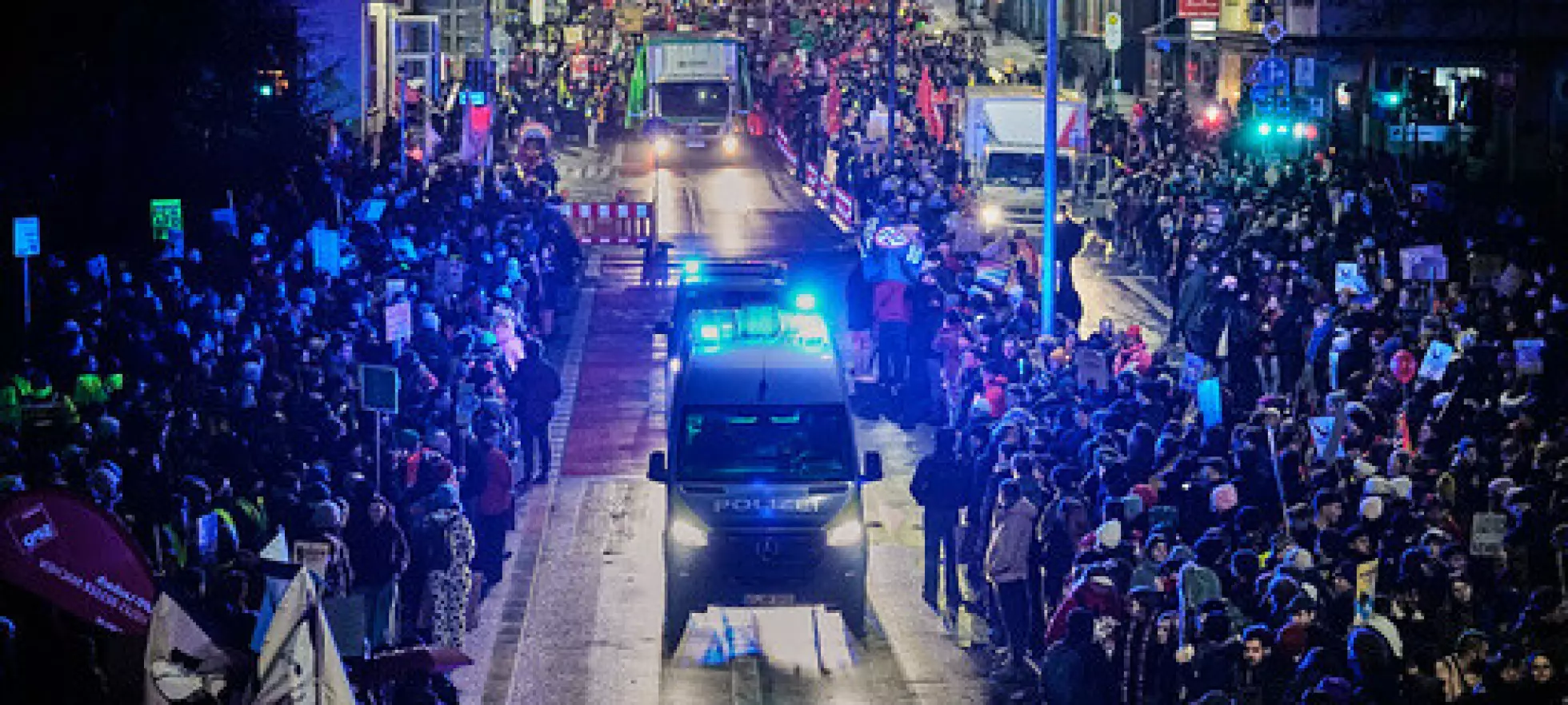 Massiv demonstrasjon