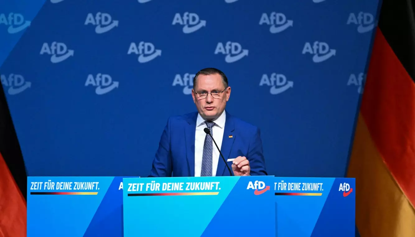 KONTROVERSIELL STEMME: AfDs medleder Tino Chrupalla holder en tale under en todagers konvensjon for Alternative für Deutschland (AfD) 29. november 2025. Foto: Kirill KUDRYAVTSEV / AFP