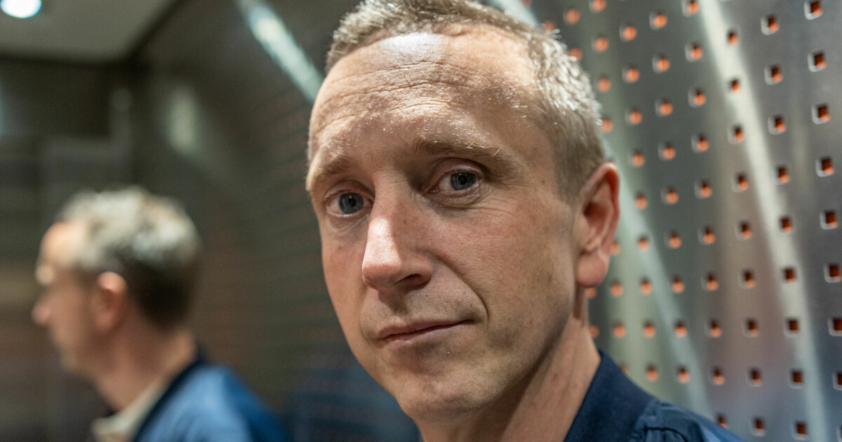 Torstein Bae kommenterer sjakk for NRK og går glipp av mye familietid