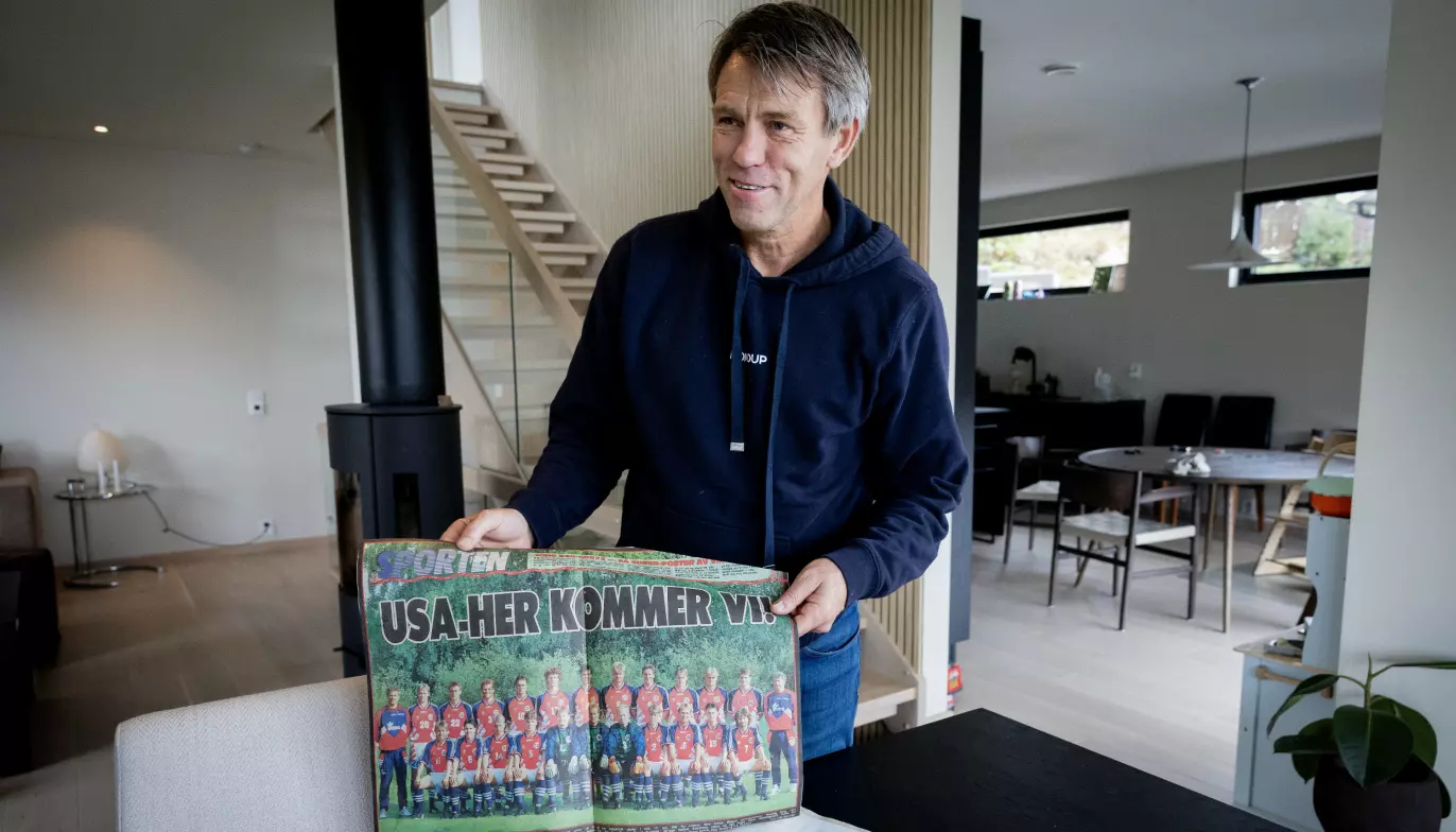 MAMMA SOM ARKIVAR: - Mamma var flink til å klippe ut og ta vare på ting, forteller Gunnar Halle. Foto: Bjørn Langsem/Dagbladet