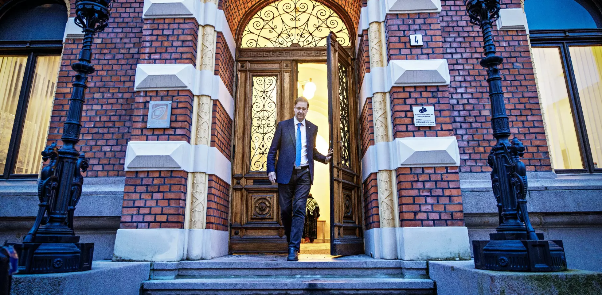 HJEM NUMMER TO: John Christian Elden har tilbrakt store deler av karrieren i landets rettssaler - her på vei ut av Borgarting lagmannsrett.
Foto: Jørn H. Moen / Dagbladet