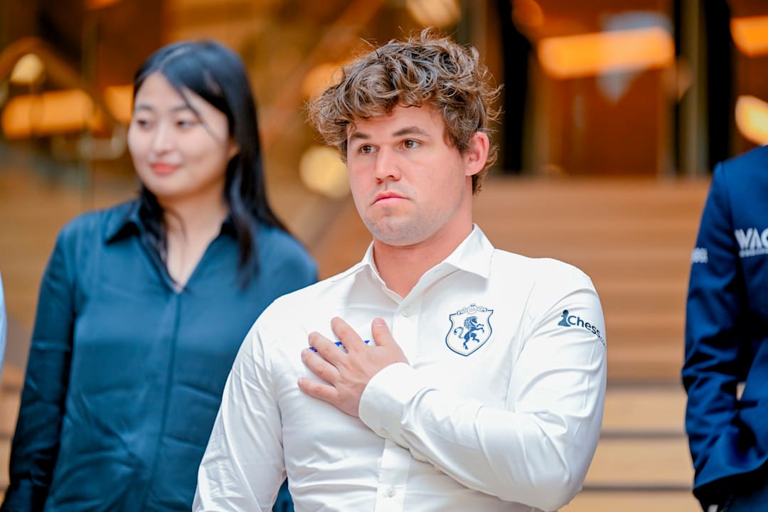 Magnus Carlsen åpnet med seier i lynsjakk-VM