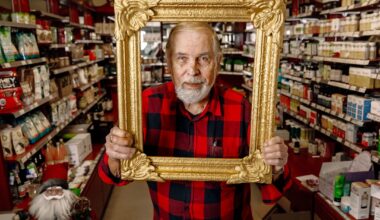 Kombo-Ove (80): Selger rammer og helsekost