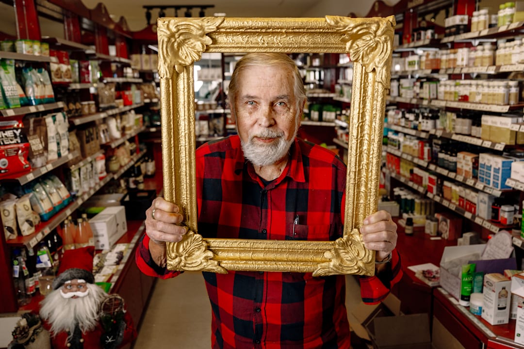 Kombo-Ove (80): Selger rammer og helsekost