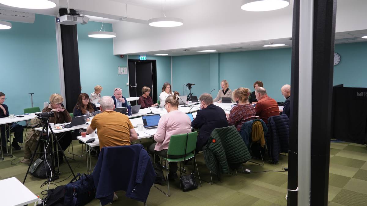 Styret i Helse Nord som sitter rundt et bord.