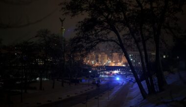 Halve Kyiv uten strøm etter russiske angrep