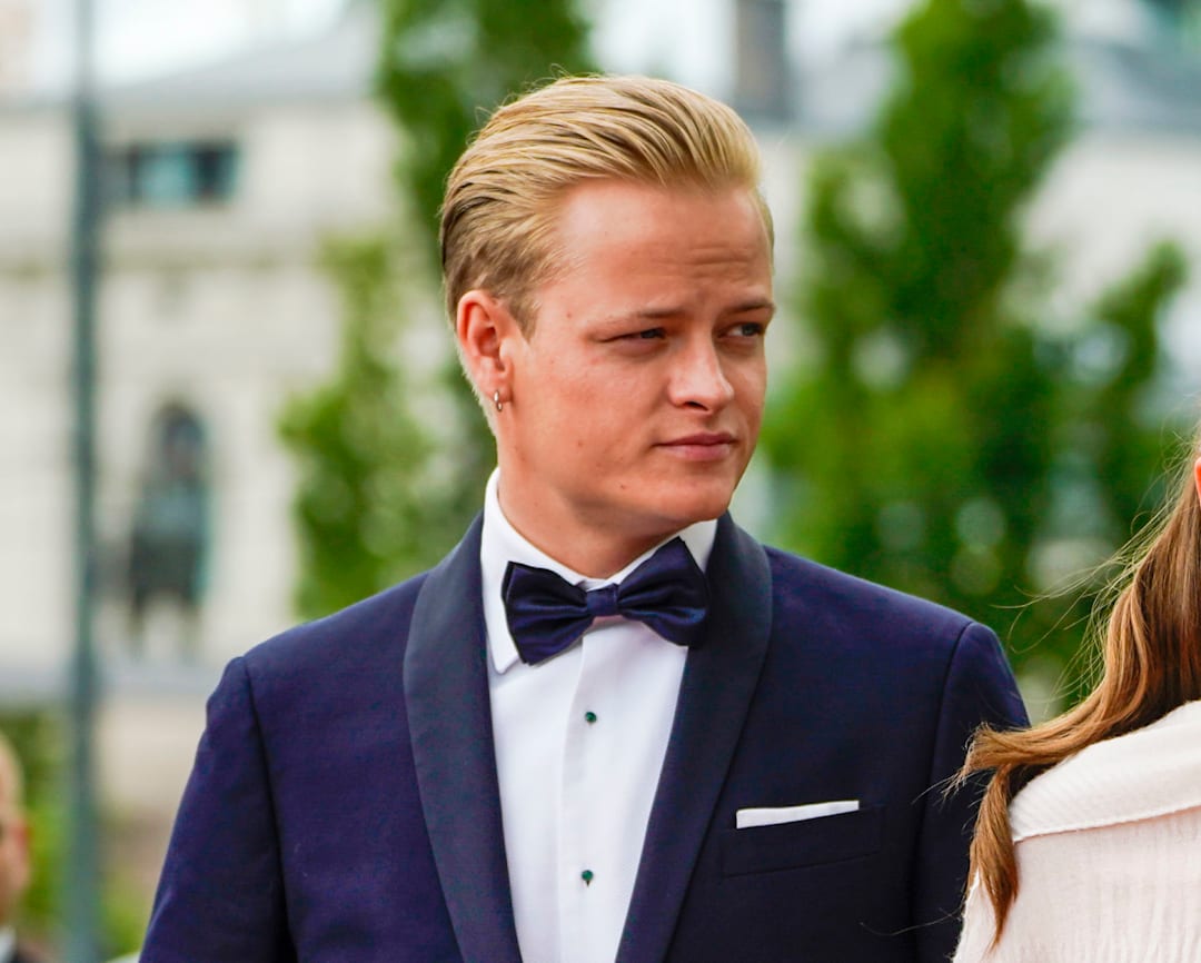 Var sammen med fornærmede før avhør