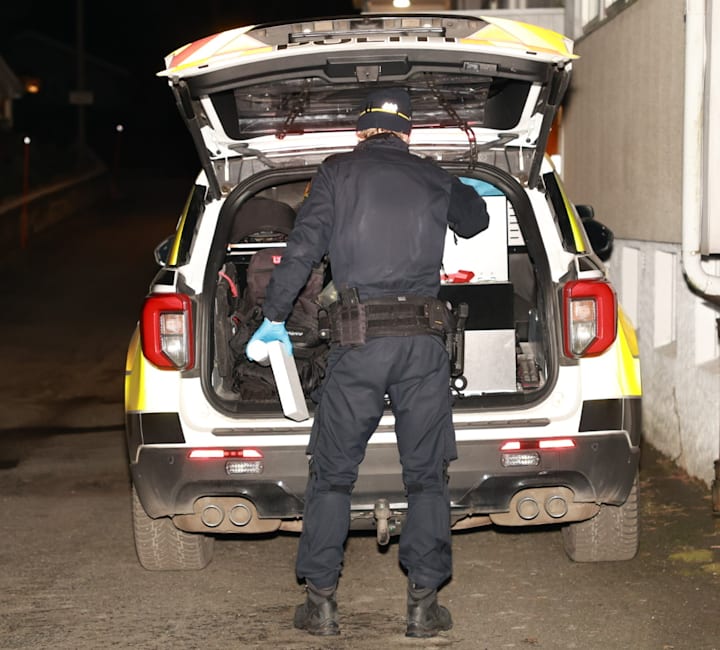 Voldshendelse i Arendal – mann kjørt til sykehus