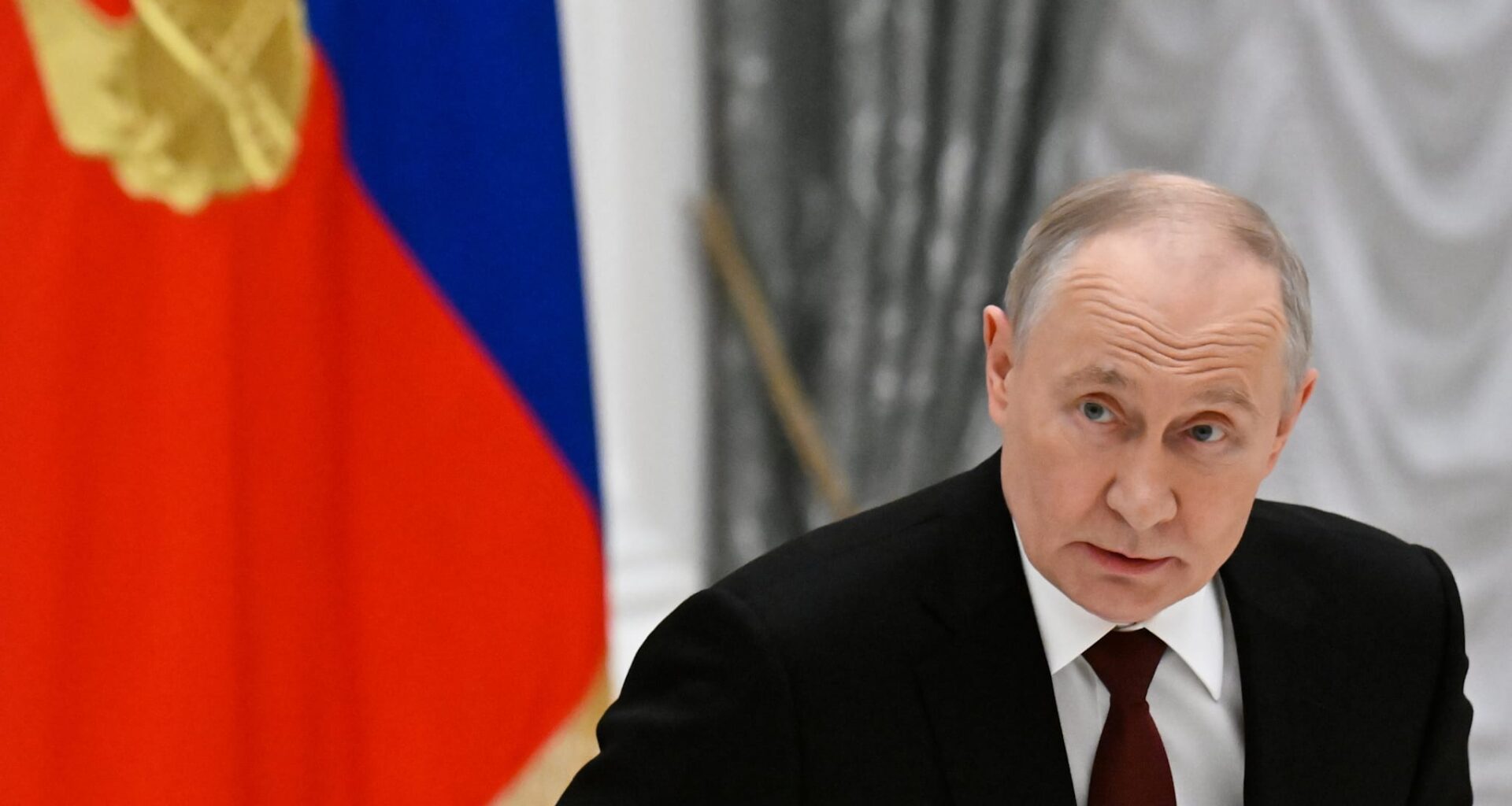 Russlands president Vladimir Putin skal tirsdag møte USAs spesialutsending Steve Witkoff i Moskva.