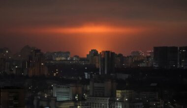 Nytt stort russisk angrep mot Ukraina – tre såret i Kyiv