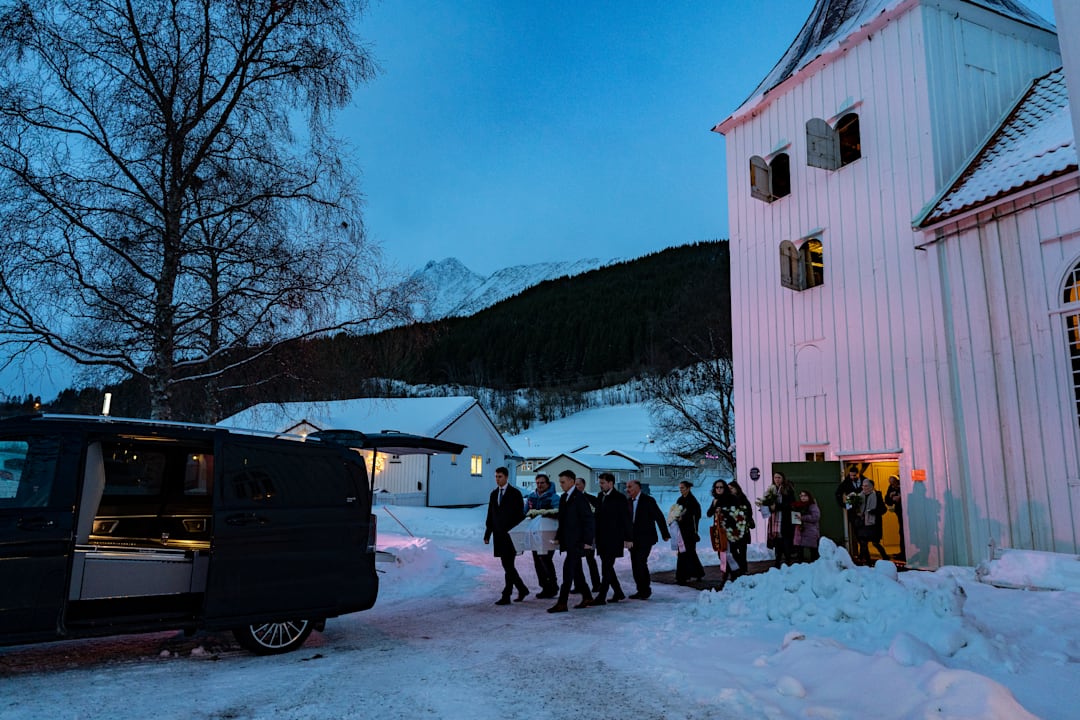 Asbjørn Lanes (80) bisatt i Lyngen kirke