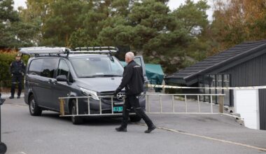 Politietterforskere på åstedet etter at det ble skutt mot en bolig i Sarpsborg 30. september.