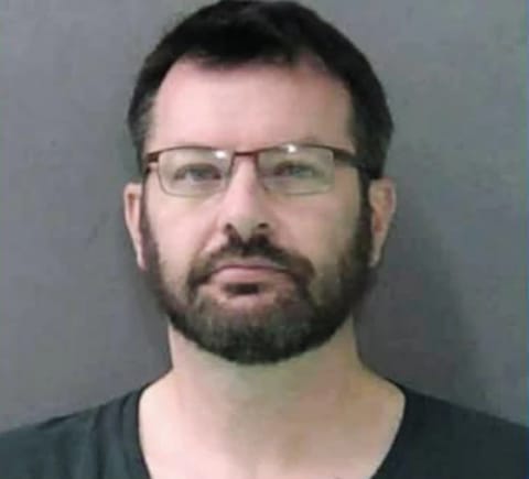 Militærlege tiltalt for å filme pasienter i det skjulte