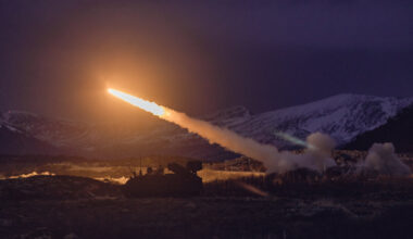 Regjeringen kjøper langtrekkende presisjonsild og flere ubåter