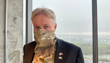 Signerte taushetsavtale med maske-firmaet Watchbird