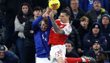 Arsenal tilbake på topp etter bisarr hands­situasjon