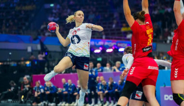 Håndballjentene lekte seg til VM-semifinale foran høylytte Glimt-fans: – Helt unikt