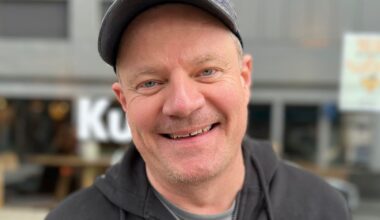 Sett flere stoler til bordet