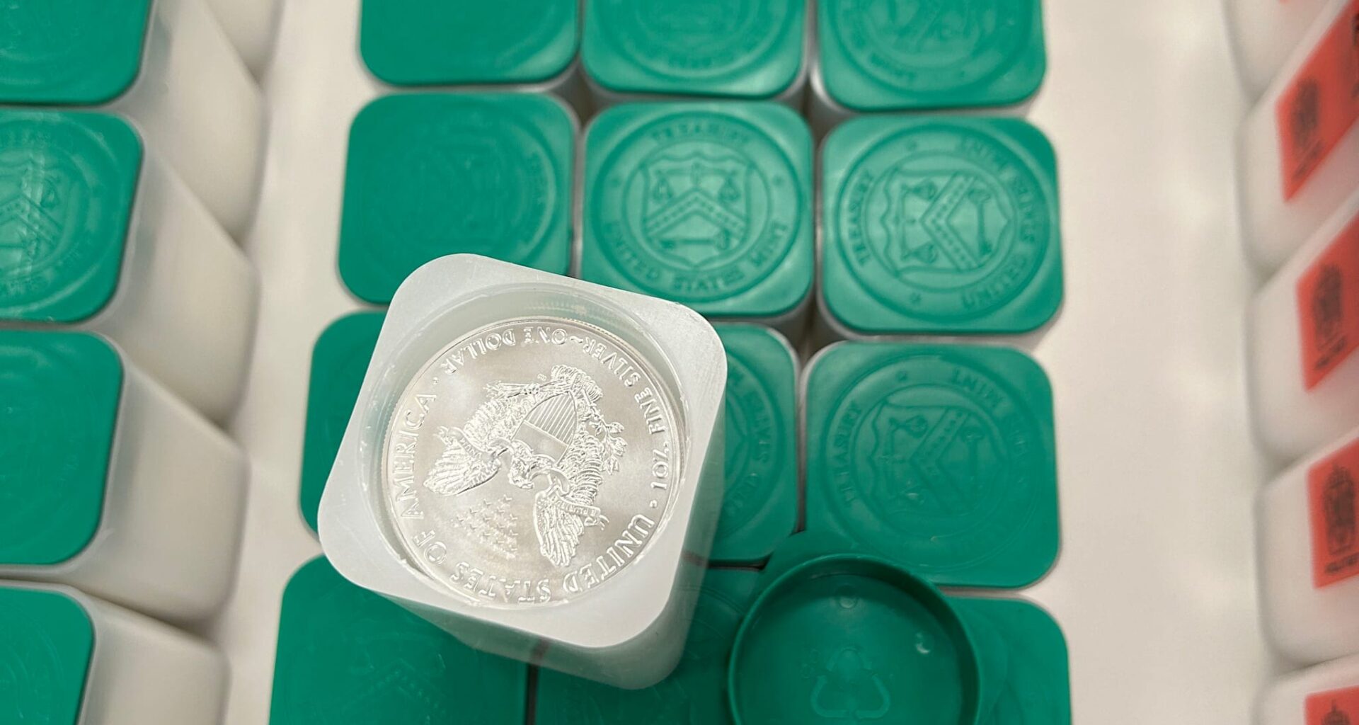 Sølvmyntene er nå kommet til rette.