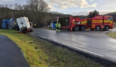 Vogntog med utstyr til dei straumlause i grøfta: – Utruleg uflaks - bygdanytt.no