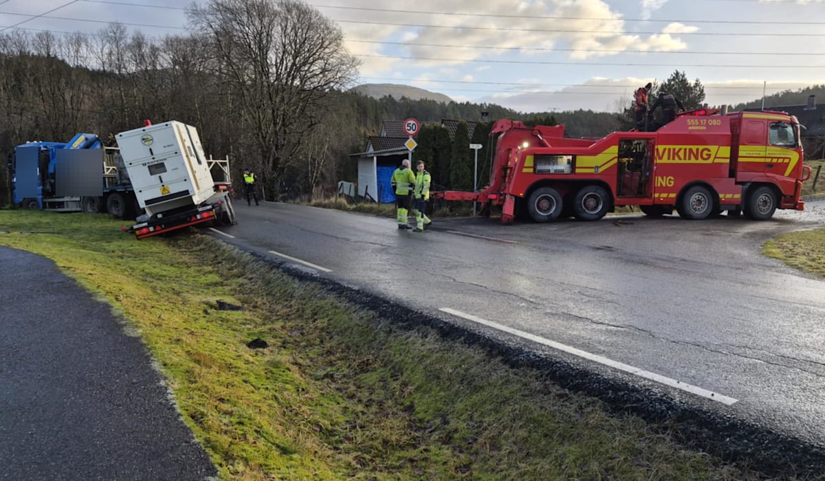 Vogntog med utstyr til dei straumlause i grøfta: – Utruleg uflaks - bygdanytt.no