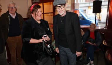 Jo Nesbø kårer Else Kåss Furuseth til Årets ålreite dame