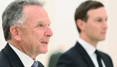 Steven Witkoff og Jared Kushner møter Ukrainas president og europeiske statsledere i Berlin mandag.