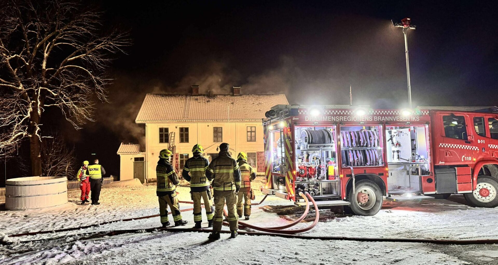 Brann, Krødsherad | Brann på gård: – Åpne flammer
