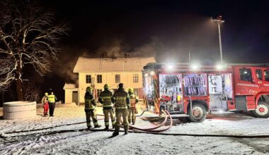 Brann, Krødsherad | Brann på gård: – Åpne flammer